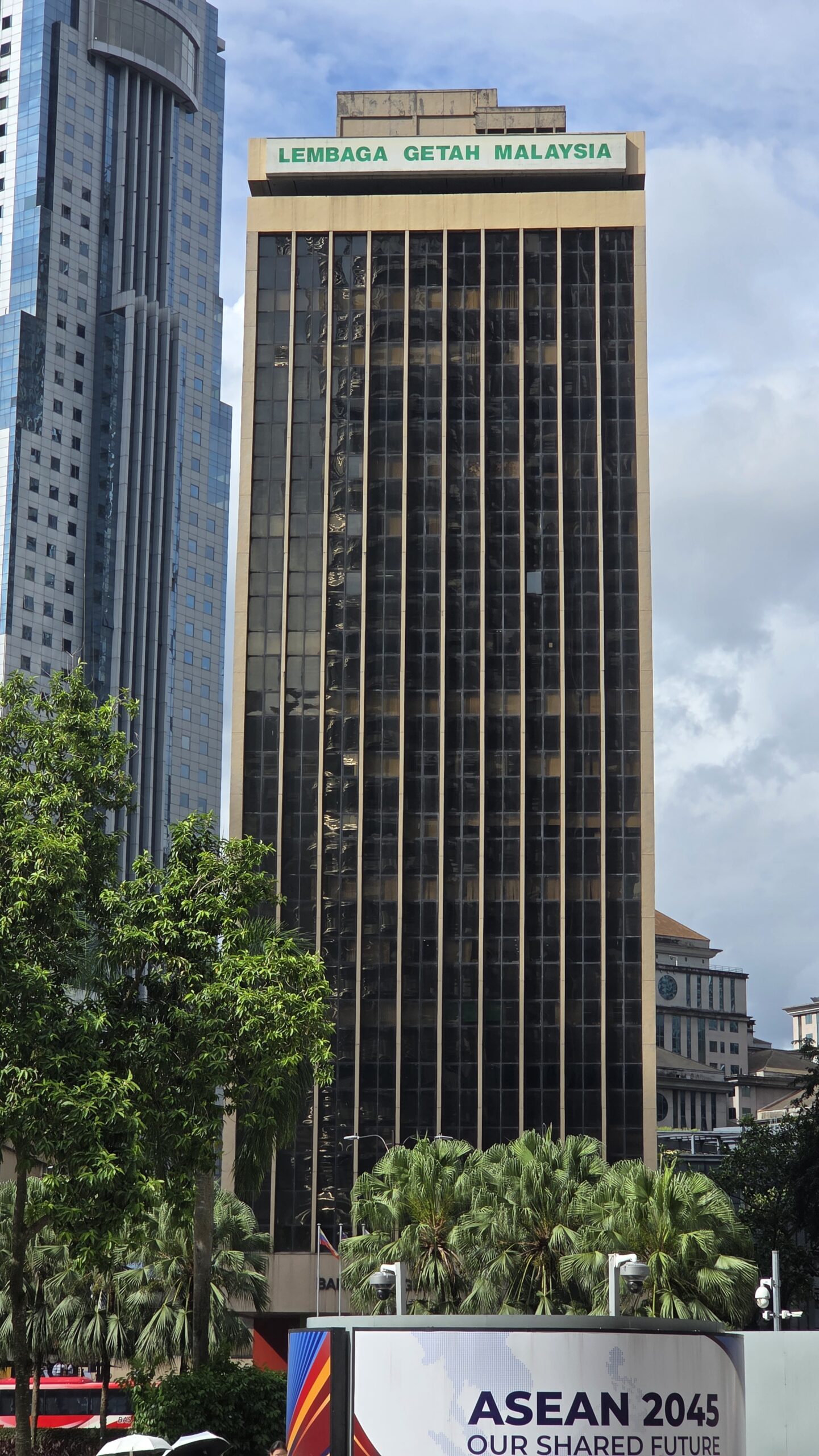 Menara Bangunan Getah Asli