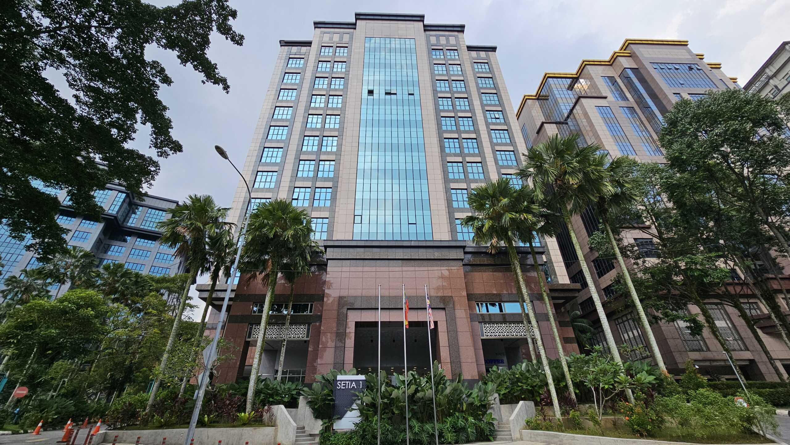Bangunan Setia 1